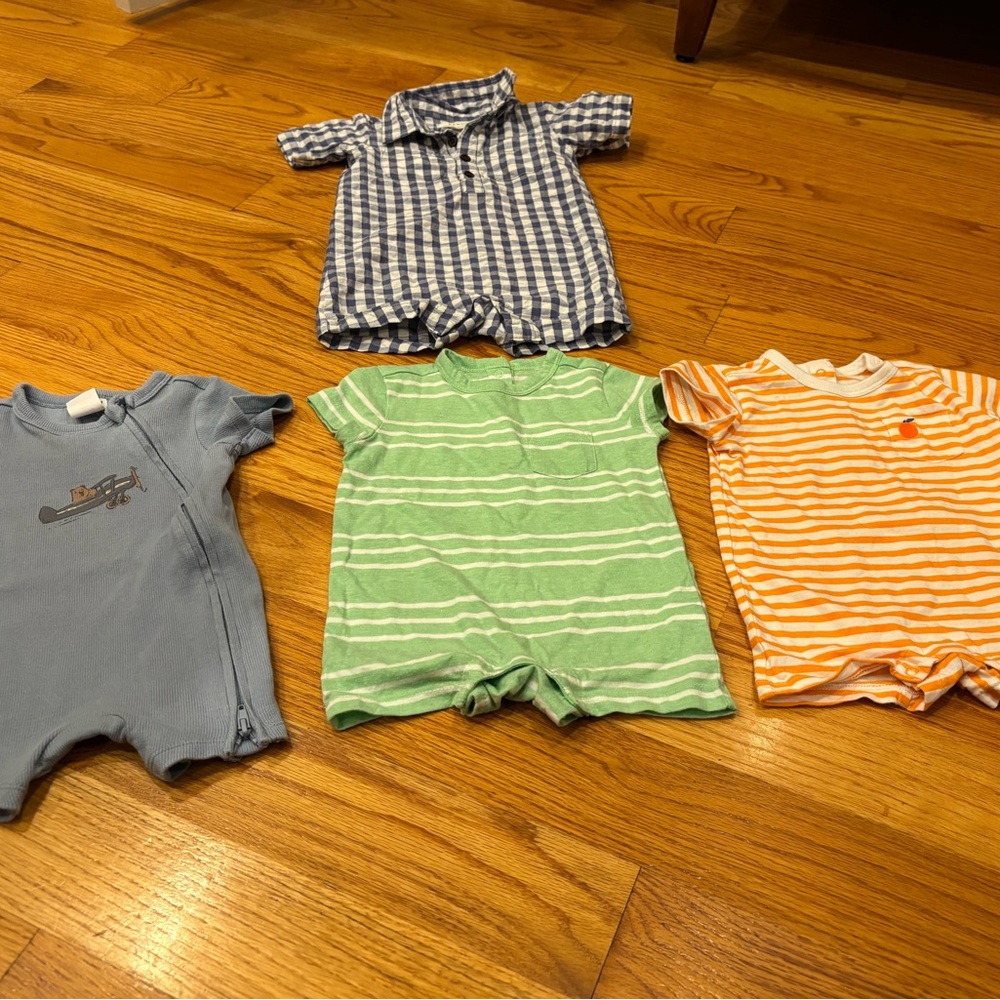 4 gently used (in great condition!) super comfy rompers for your baby!!